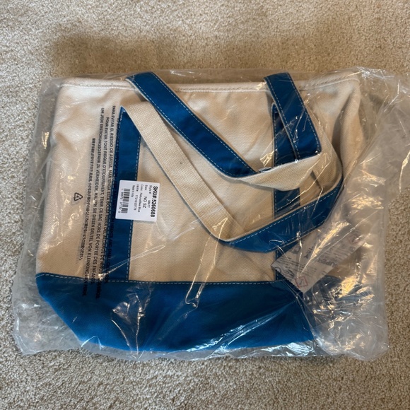 Lands’ End Medium Zip Top Blue Tote Bag - Picture 2 of 2